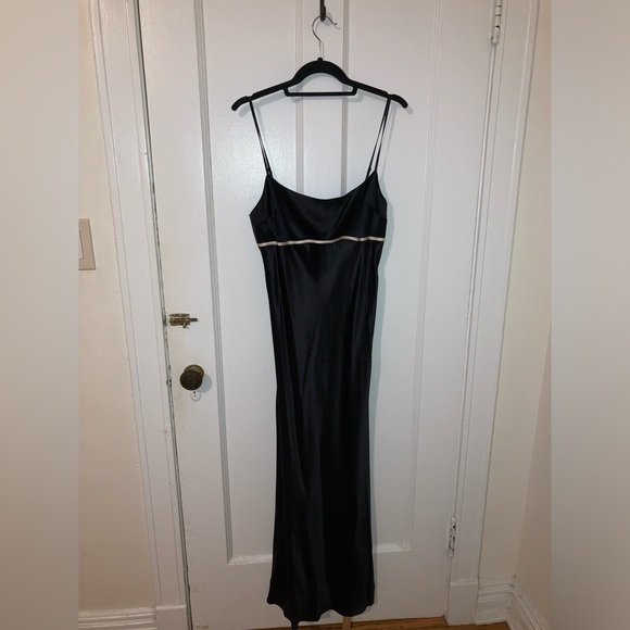 Reformation Kailyn 100% Silk Dress Size 8 in Black - Picture 7 of 9